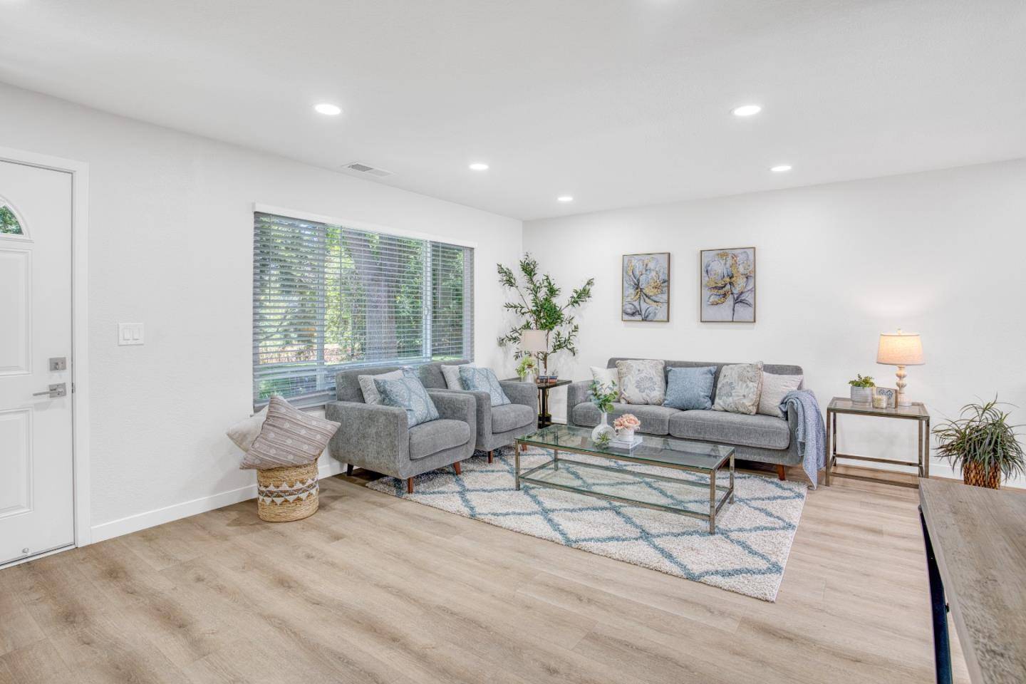 San Jose, CA 95132,3016 Ironside CT