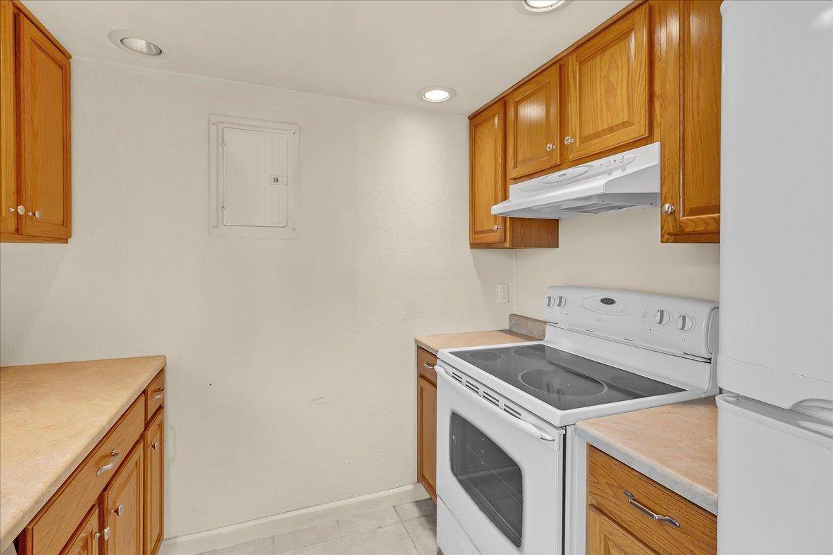 Marina, CA 93933,3137 Seacrest AVE 17