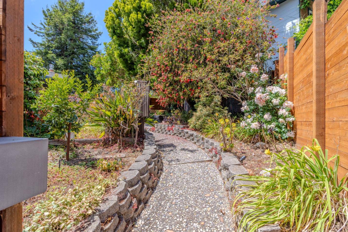 Pacifica, CA 94044,1327 Crespi DR