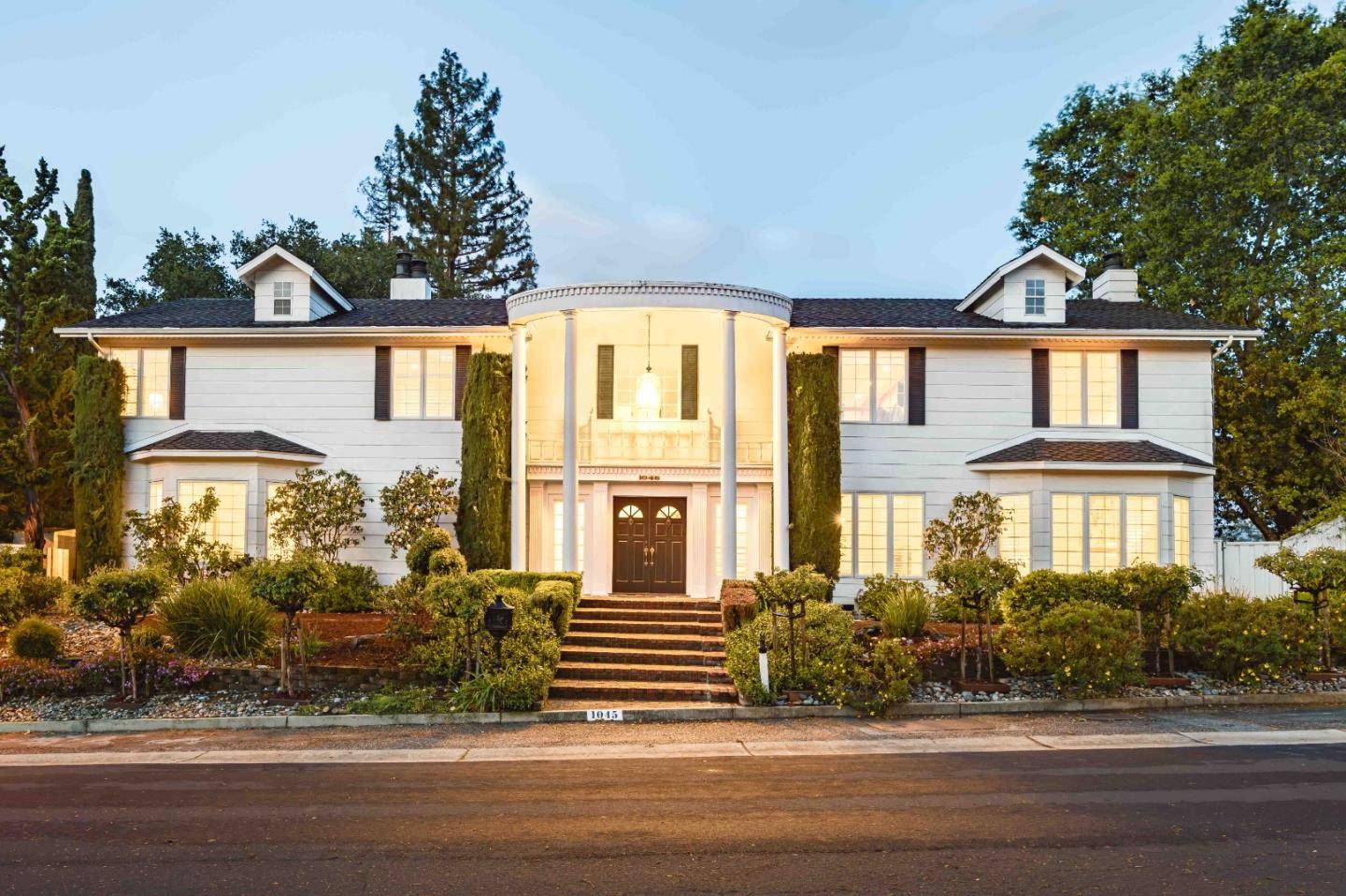 Menlo Park, CA 94025,1045 Lassen DR