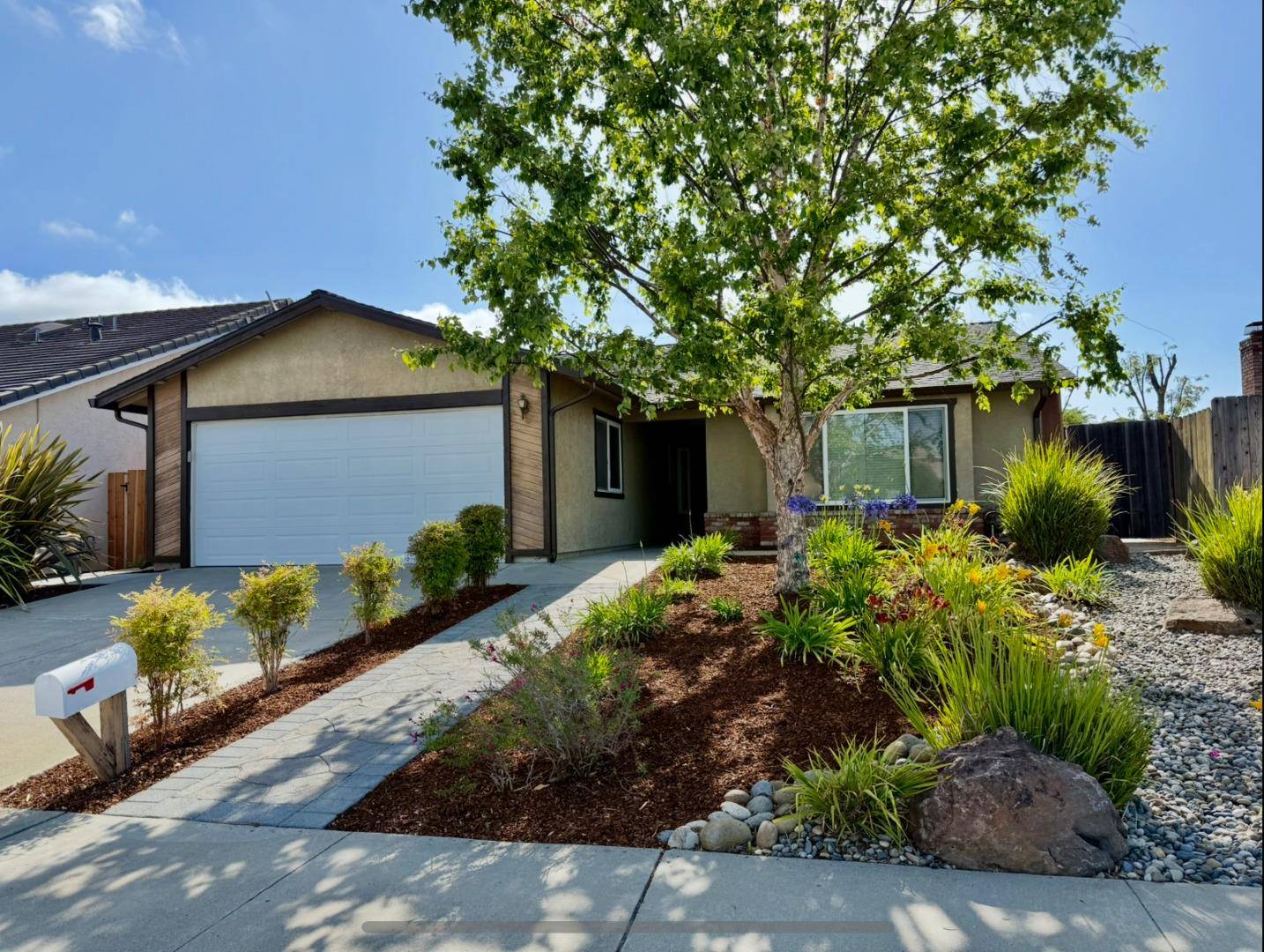 Hollister, CA 95023,881 Bonnie View DR
