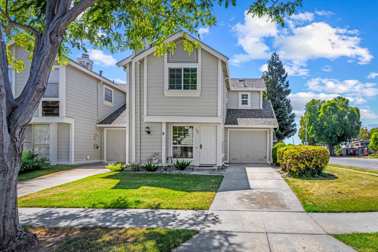 San Jose, CA 95123,262 Banana Grove LN