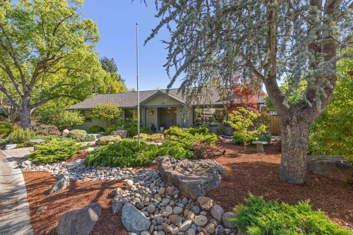 Los Gatos, CA 95032,139 Old Orchard DR