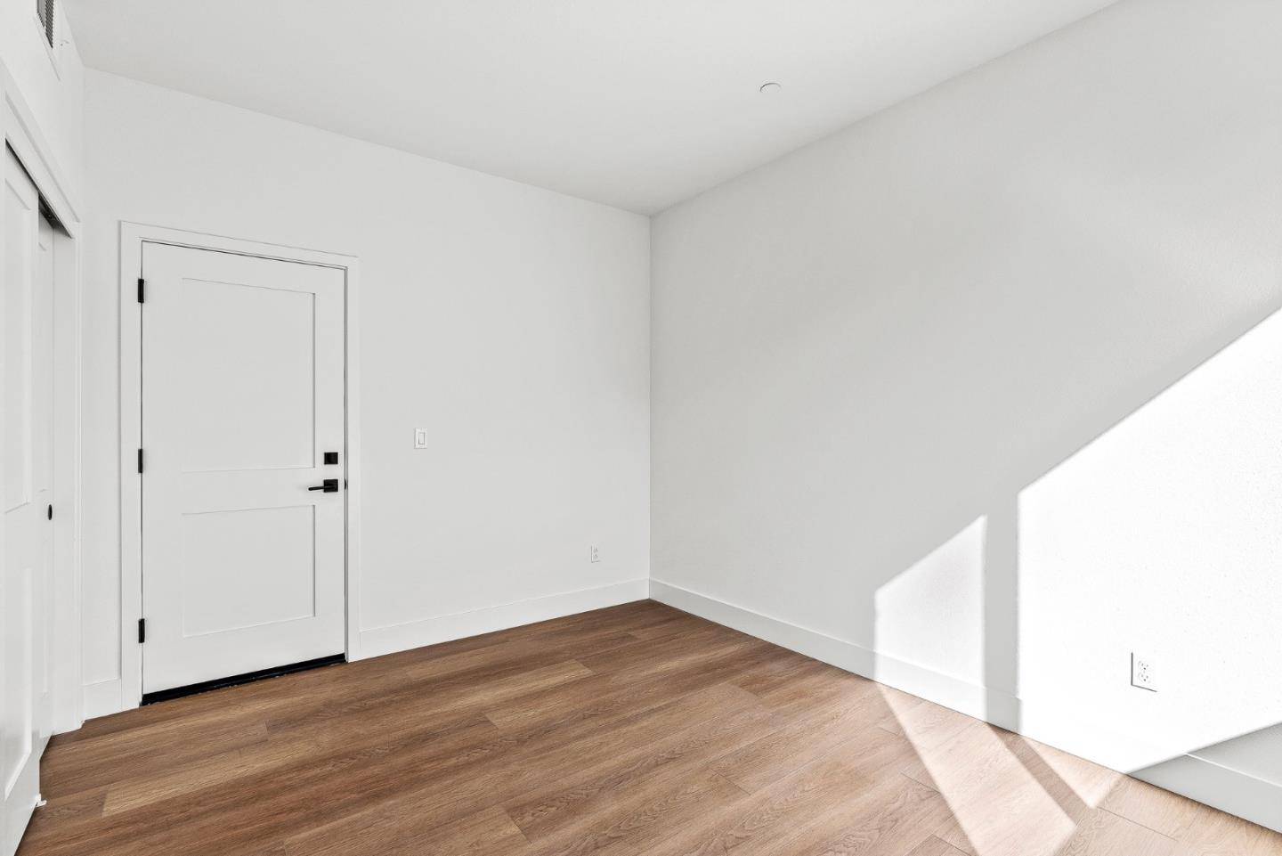 Redwood City, CA 94061,939 Woodside RD