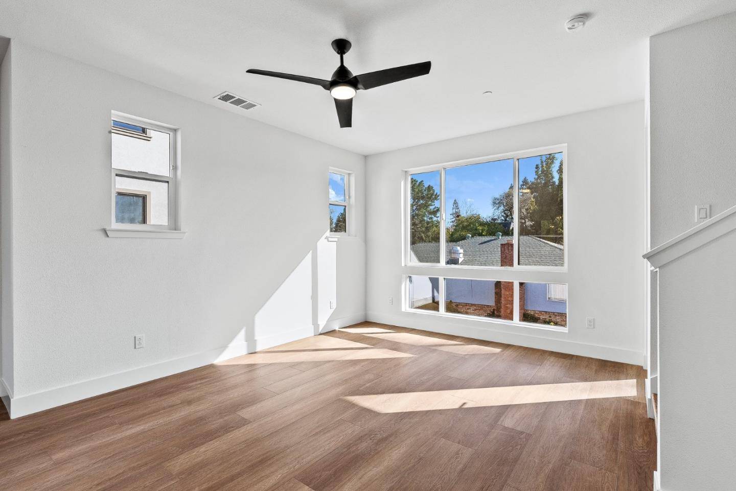 Redwood City, CA 94061,939 Woodside RD
