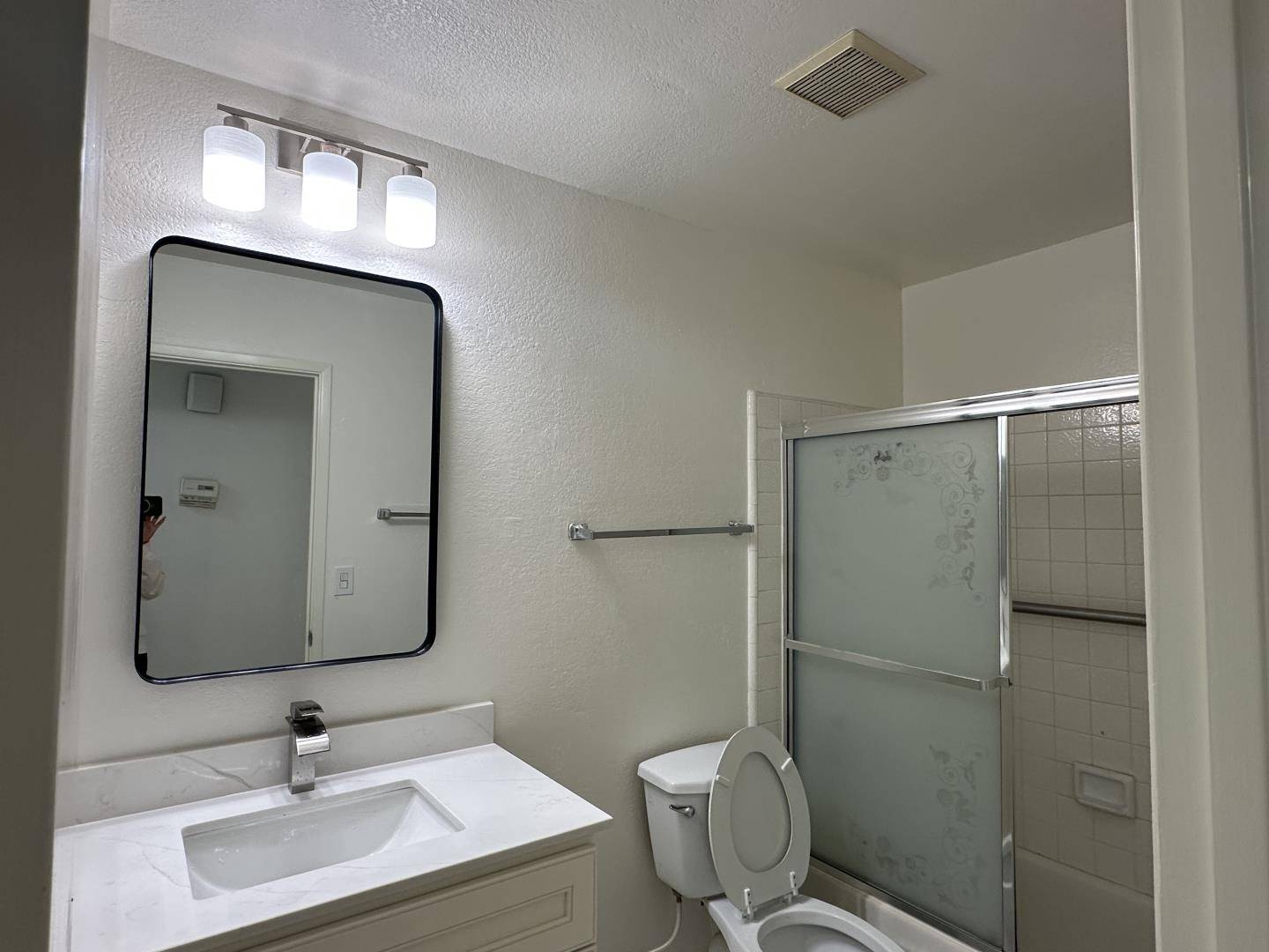 Cupertino, CA 95014,22556 Silver Oak WAY