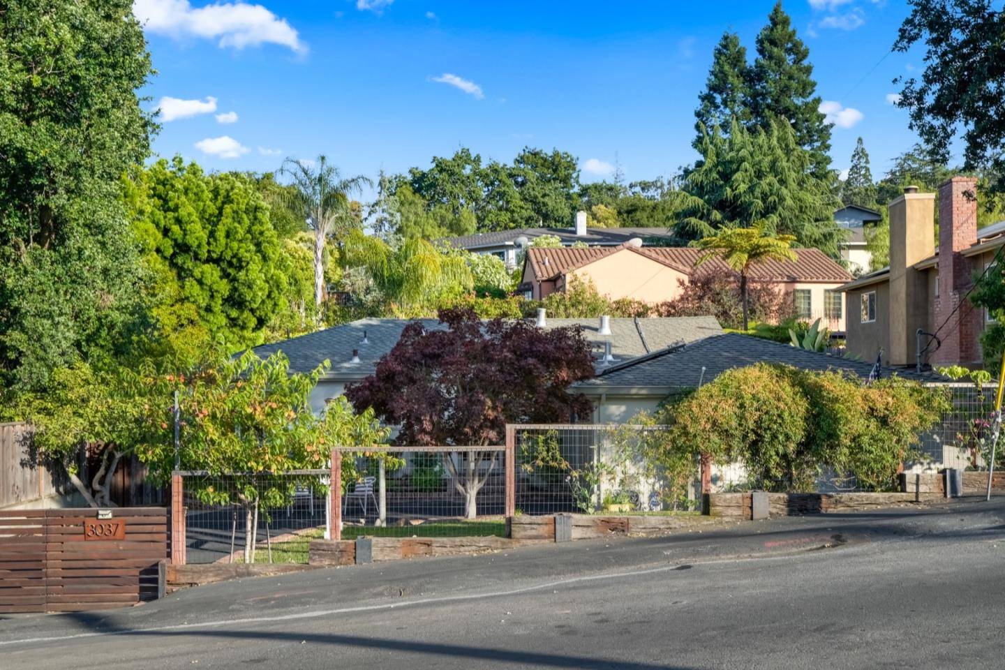 Redwood City, CA 94062,3037 Hopkins AVE