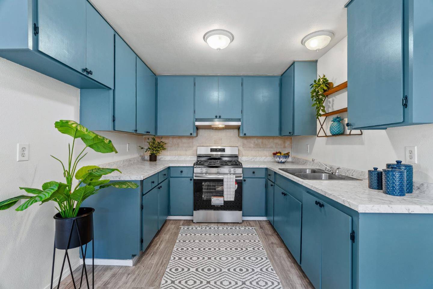 Salinas, CA 93905,742 Pino WAY