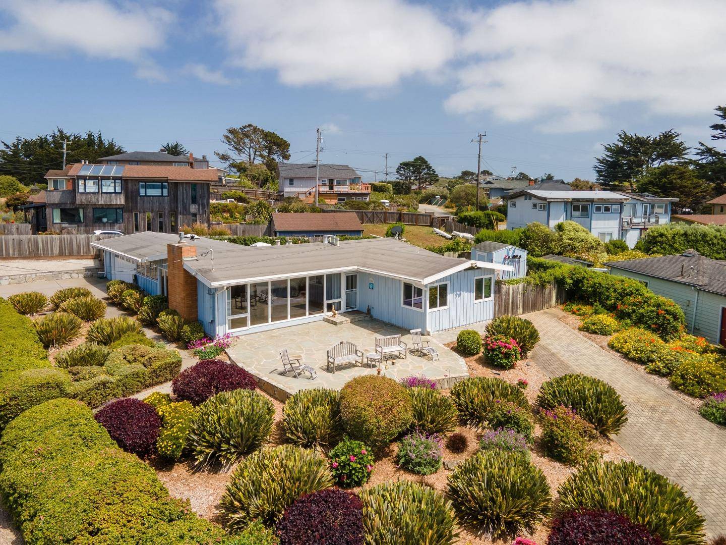 Moss Beach, CA 94038,816 Park AVE