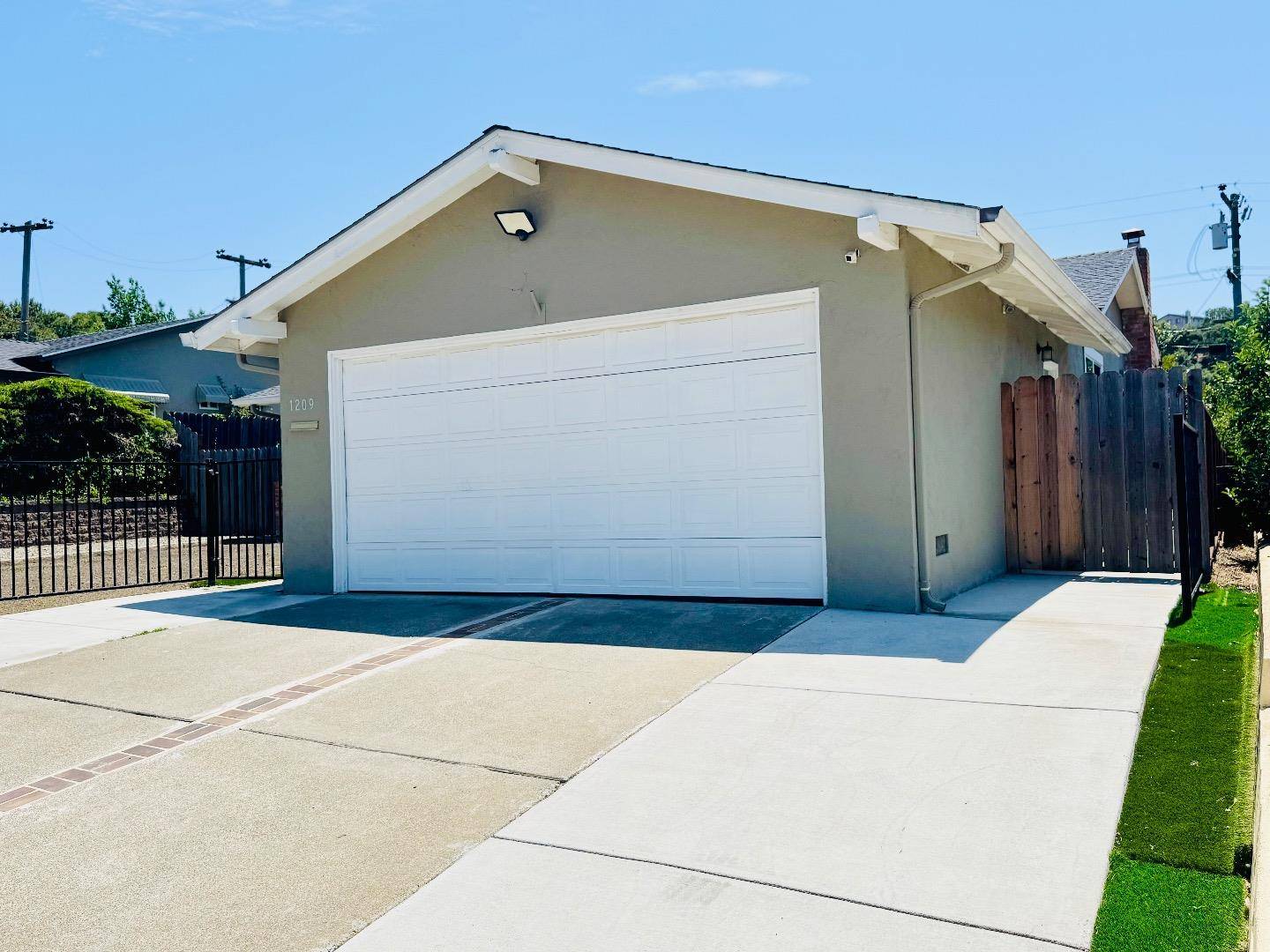 Vallejo, CA 94589,1209 Loyola WAY