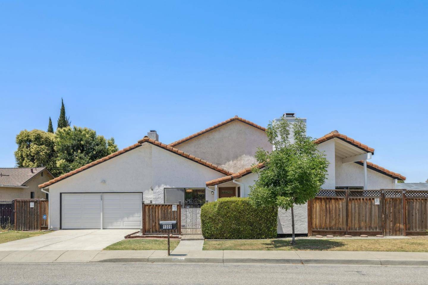 Milpitas, CA 95035,1009 Courtland AVE