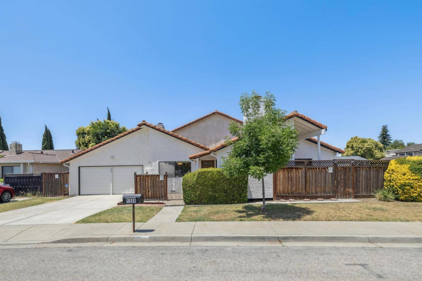 Milpitas, CA 95035,1009 Courtland AVE