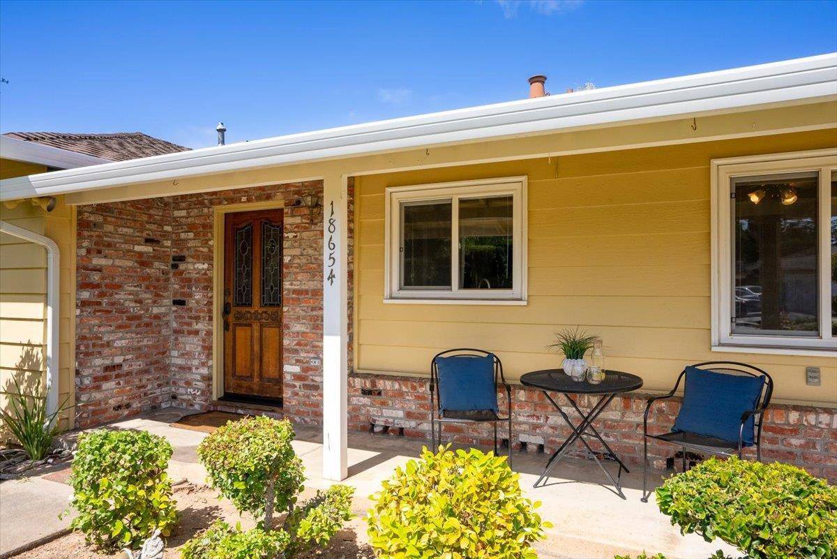 Saratoga, CA 95070,18654 Aspesi DR