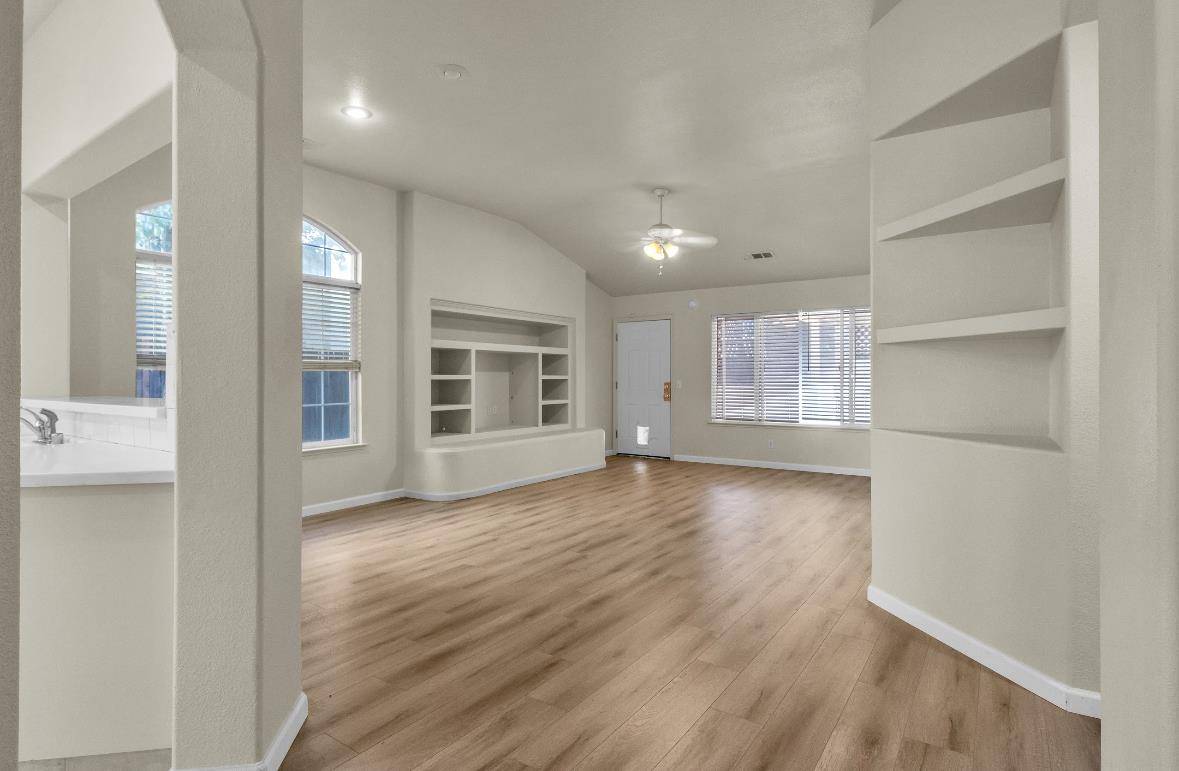 Merced, CA 95340,1916 Fall Brook CT