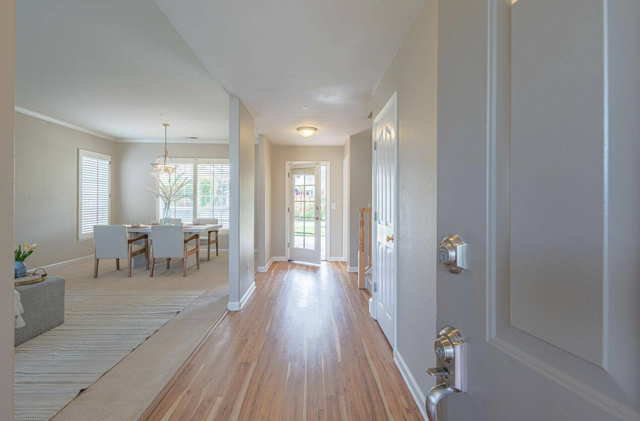 Salinas, CA 93906,1016 Newington ST