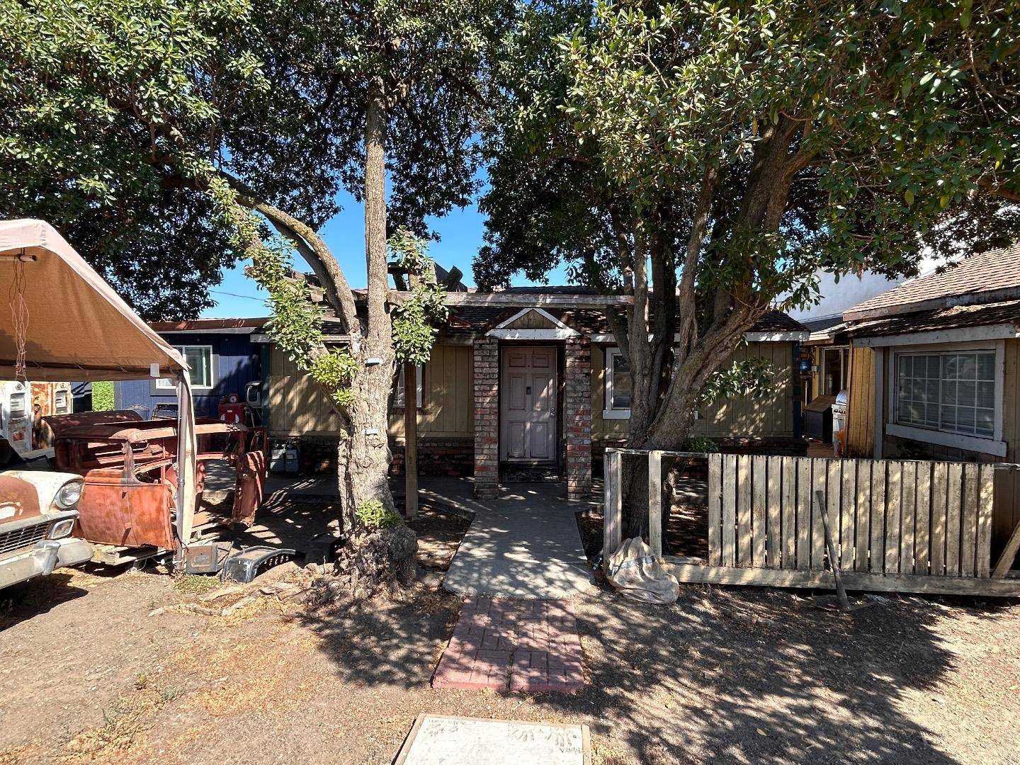 Gilroy, CA 95020,2160 Pacheco Pass HWY
