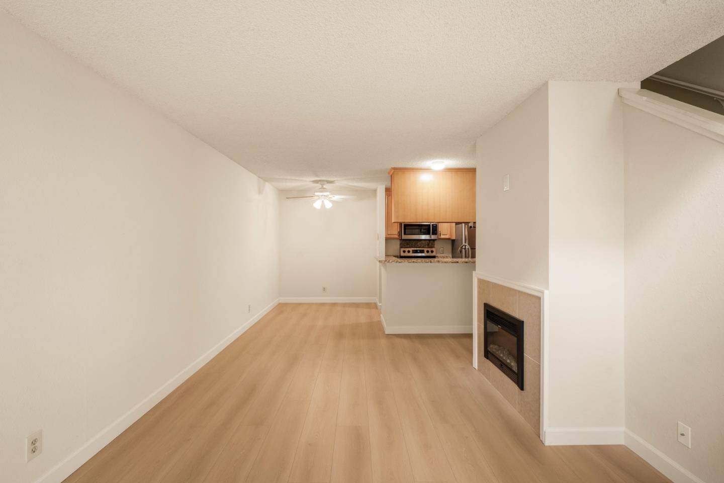 Daly City, CA 94015,385 Mandarin DR 11