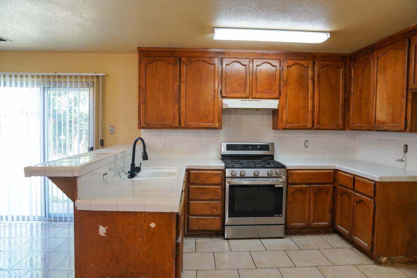 Stockton, CA 95206,1333 Luna LN