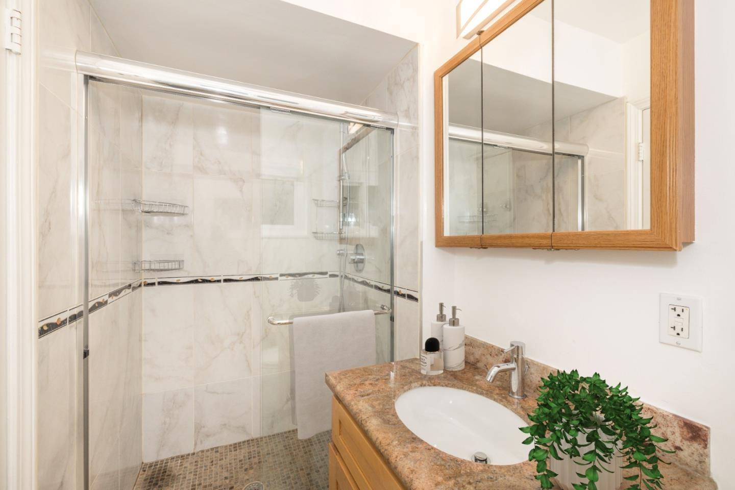 Millbrae, CA 94030,930 Sequoia