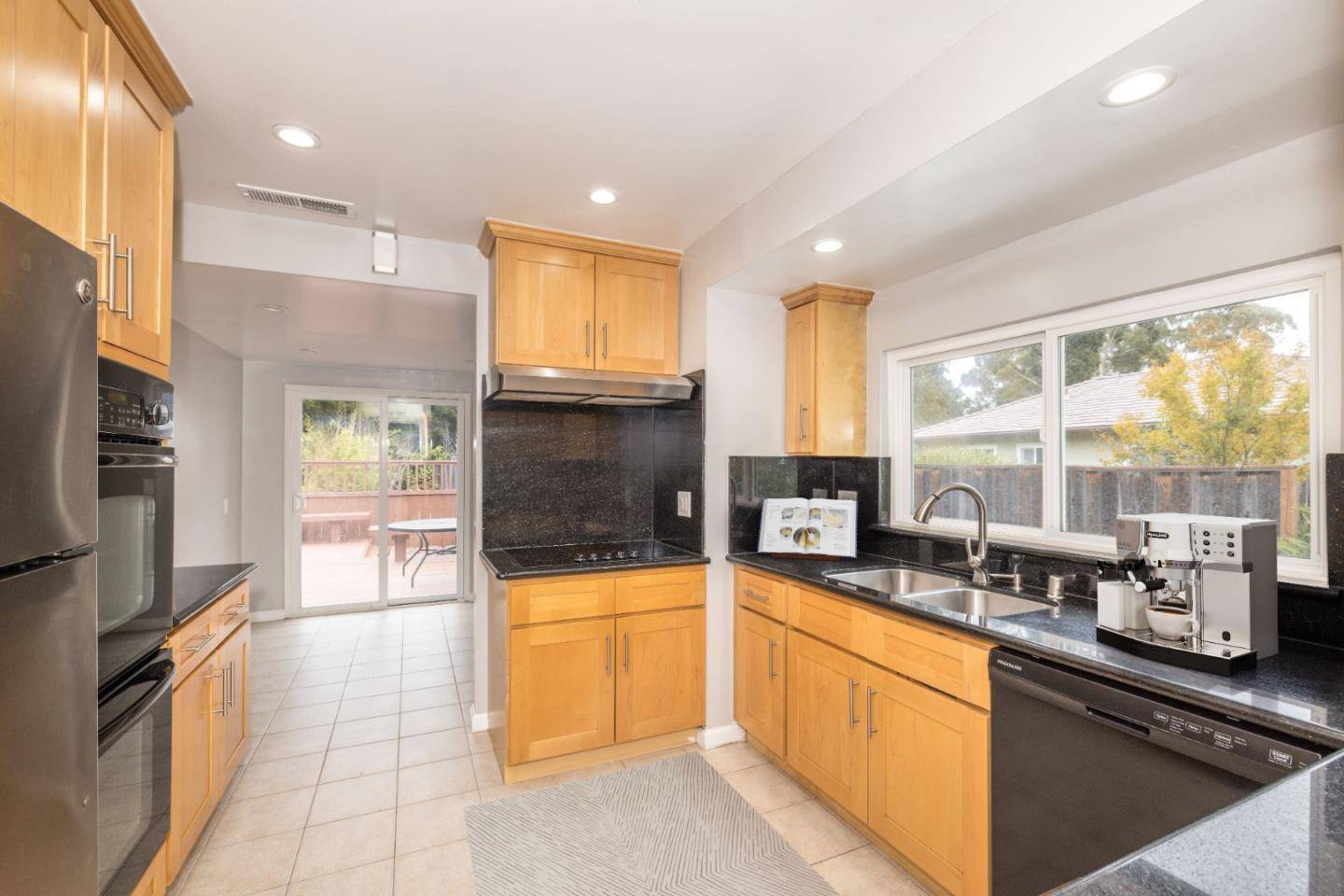 Millbrae, CA 94030,930 Sequoia