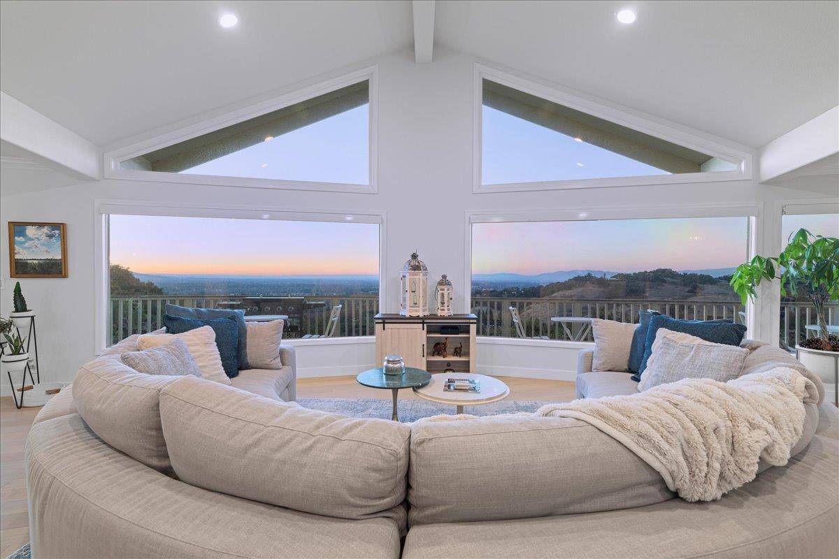 Los Gatos, CA 95032,136 Teresita WAY