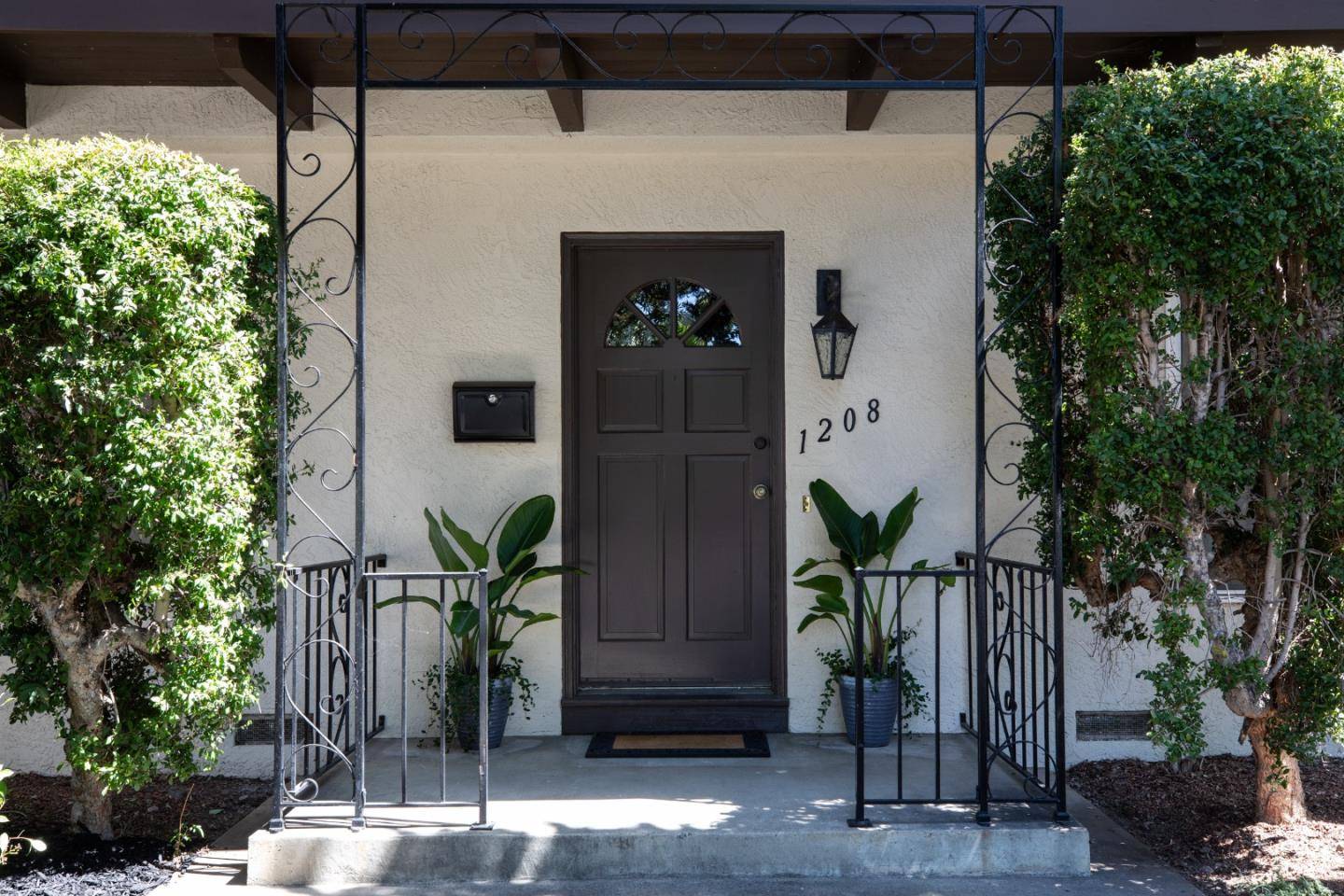 Mountain View, CA 94040,1208 Fairbrook DR