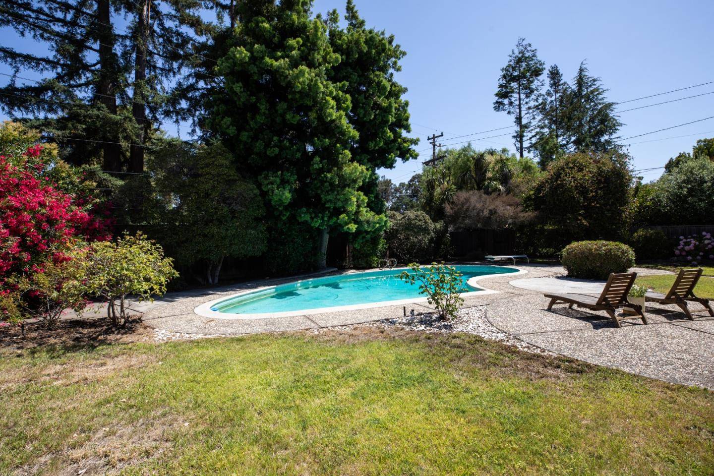 Mountain View, CA 94040,1208 Fairbrook DR