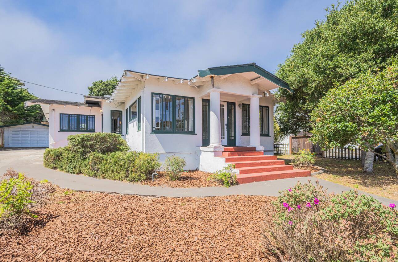 Pacific Grove, CA 93950,851 Bayview AVE