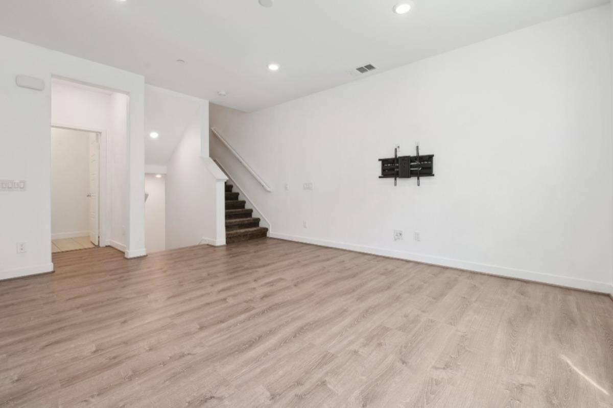 Lake Forest, CA 92630,275 Carmona