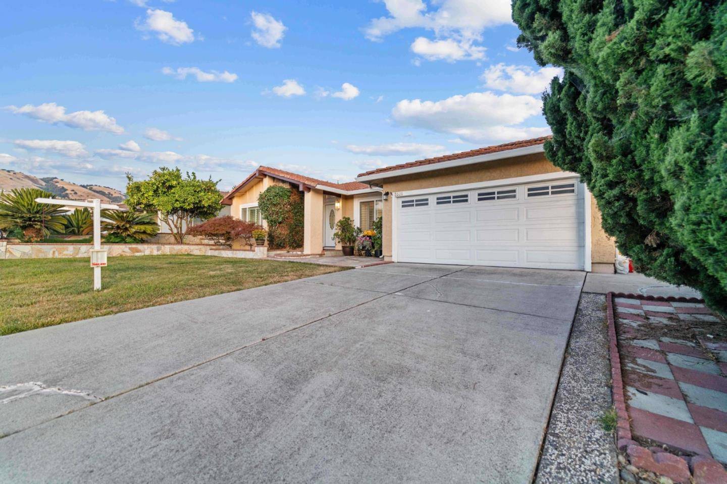 San Jose, CA 95148,3328 Arqueado DR