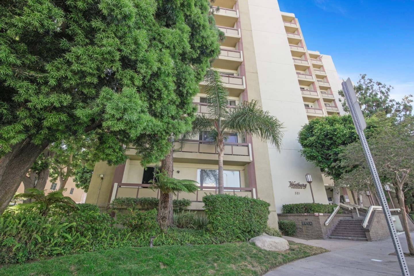 Los Angeles, CA 90048,321 S San Vicente BLVD 101