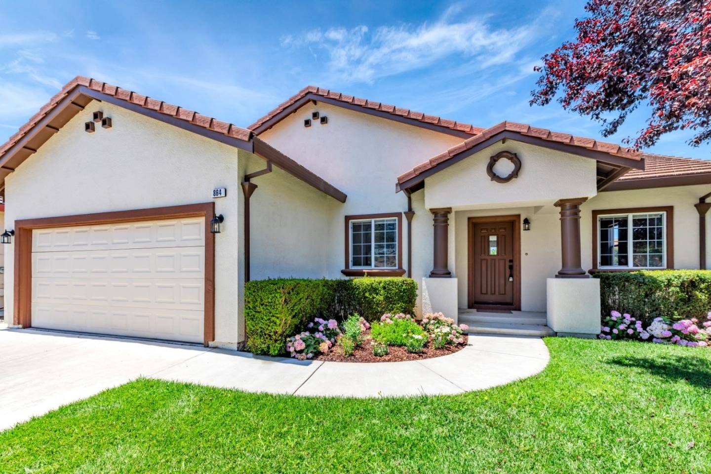 Hollister, CA 95023,864 Powell