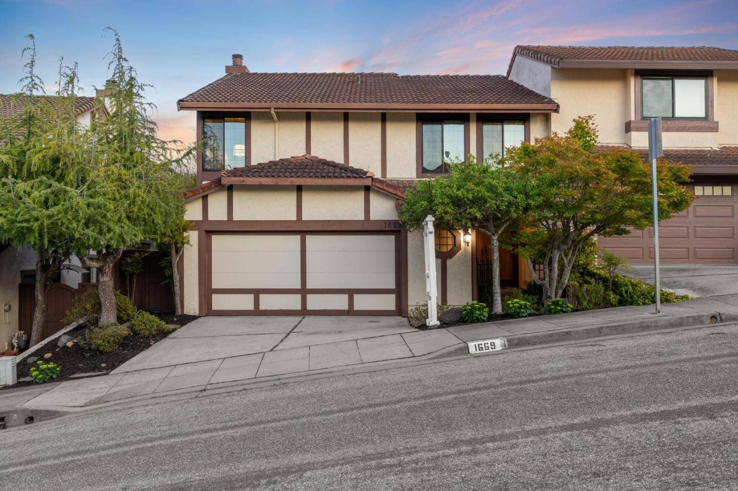 San Mateo, CA 94403,1669 Toyon CT