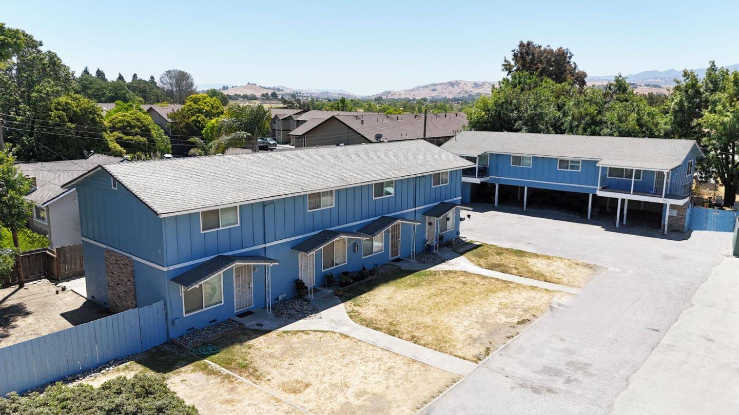 Hollister, CA 95023,951 Nash RD