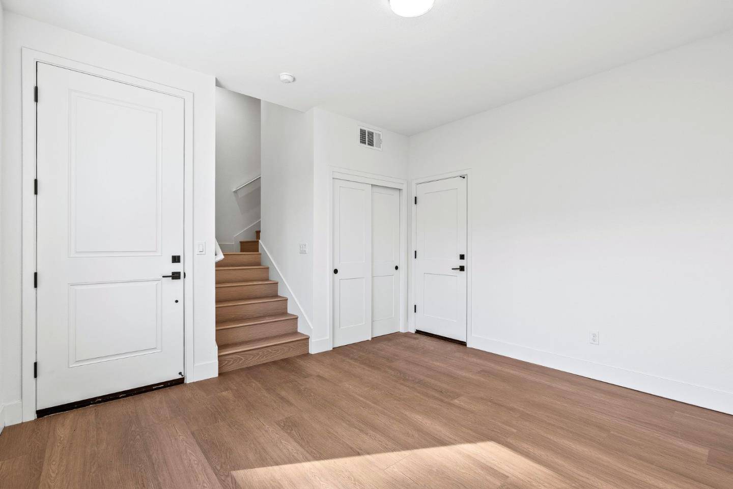 Redwood City, CA 94061,931 Woodside RD