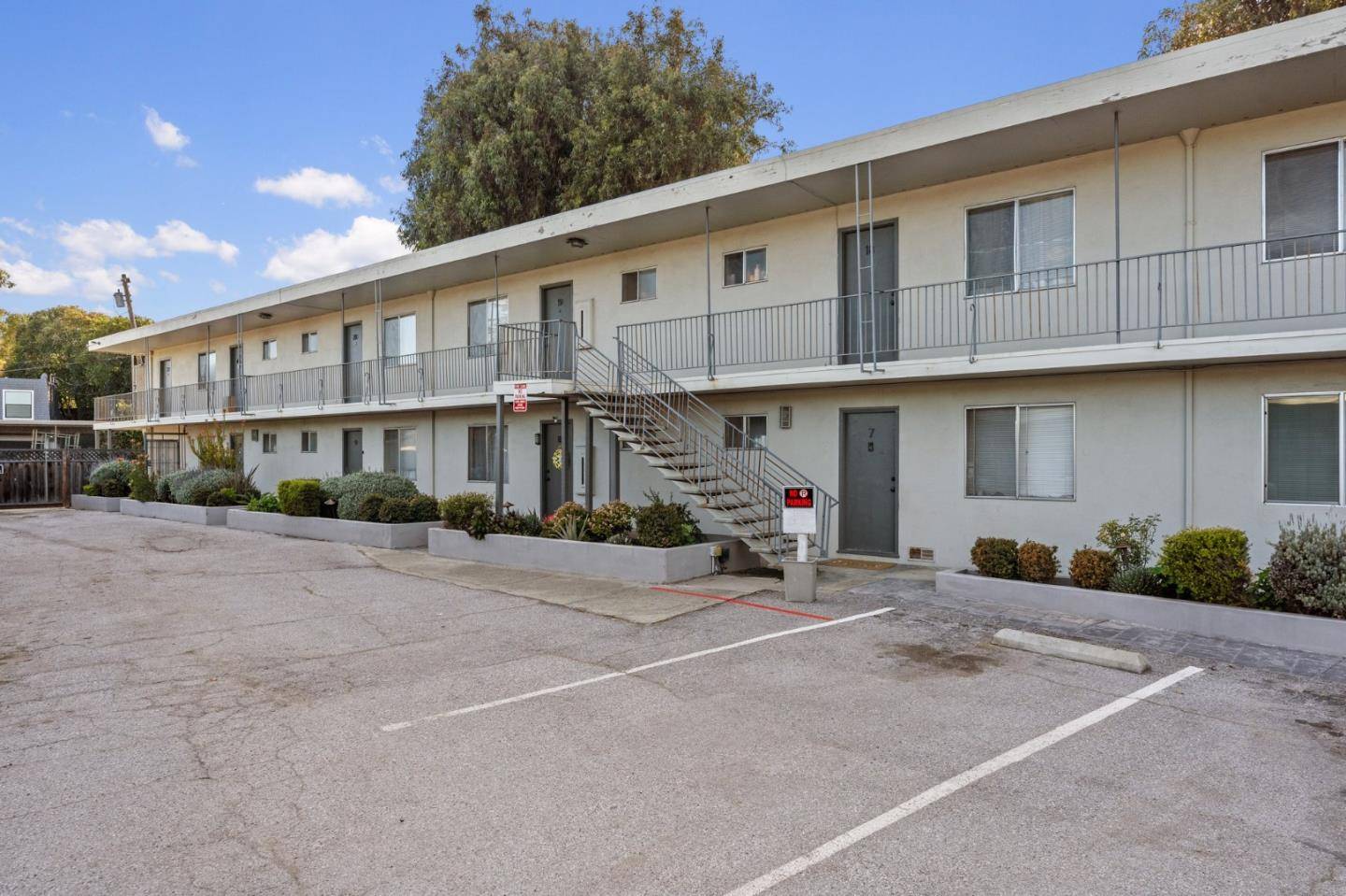 Mountain View, CA 94041,655-663 Moorpark WAY