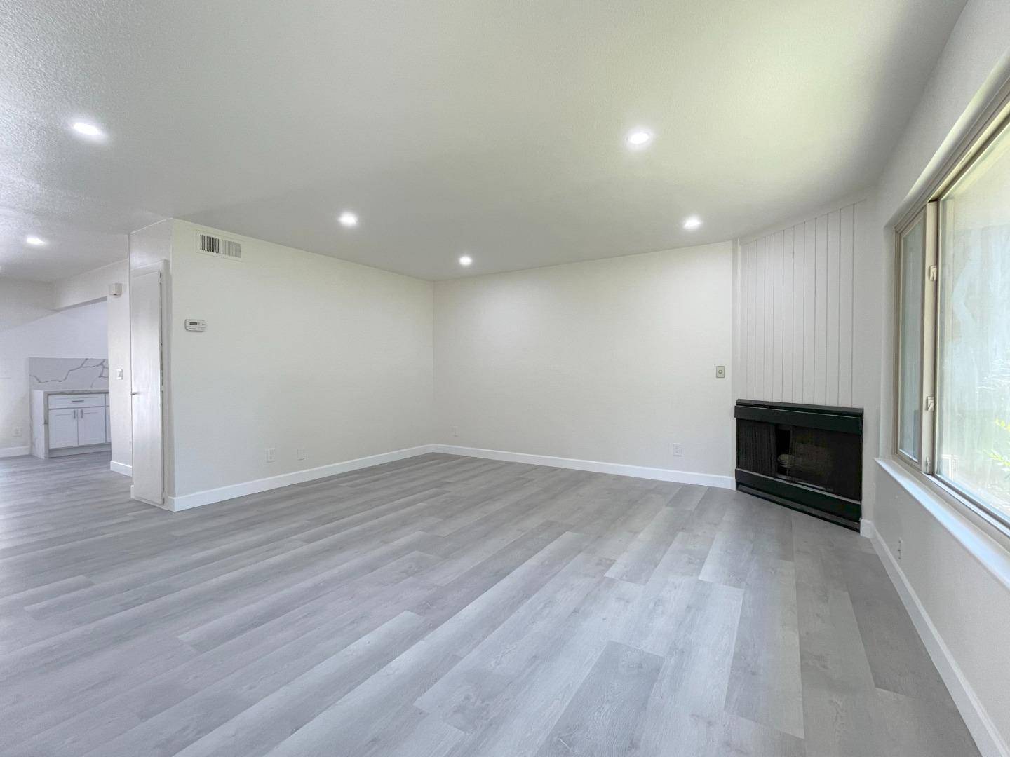 Santa Clara, CA 95054,5070 Plaza Corona
