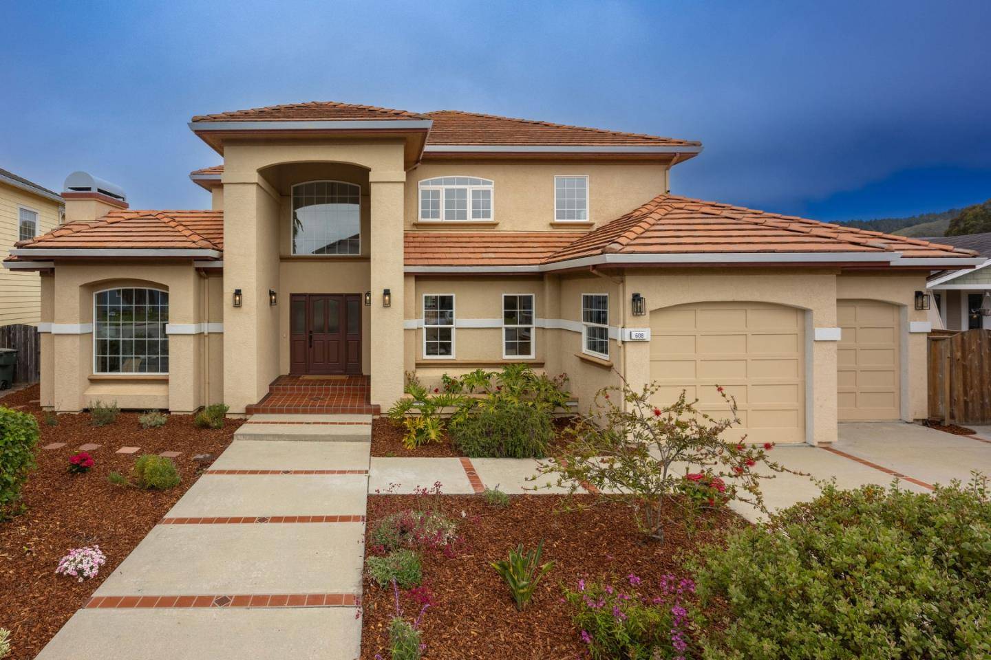 Half Moon Bay, CA 94019,608 Silver AVE