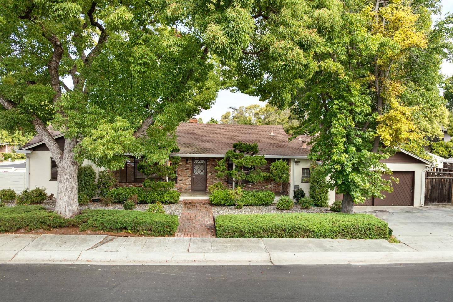 Palo Alto, CA 94303,831 Seale AVE
