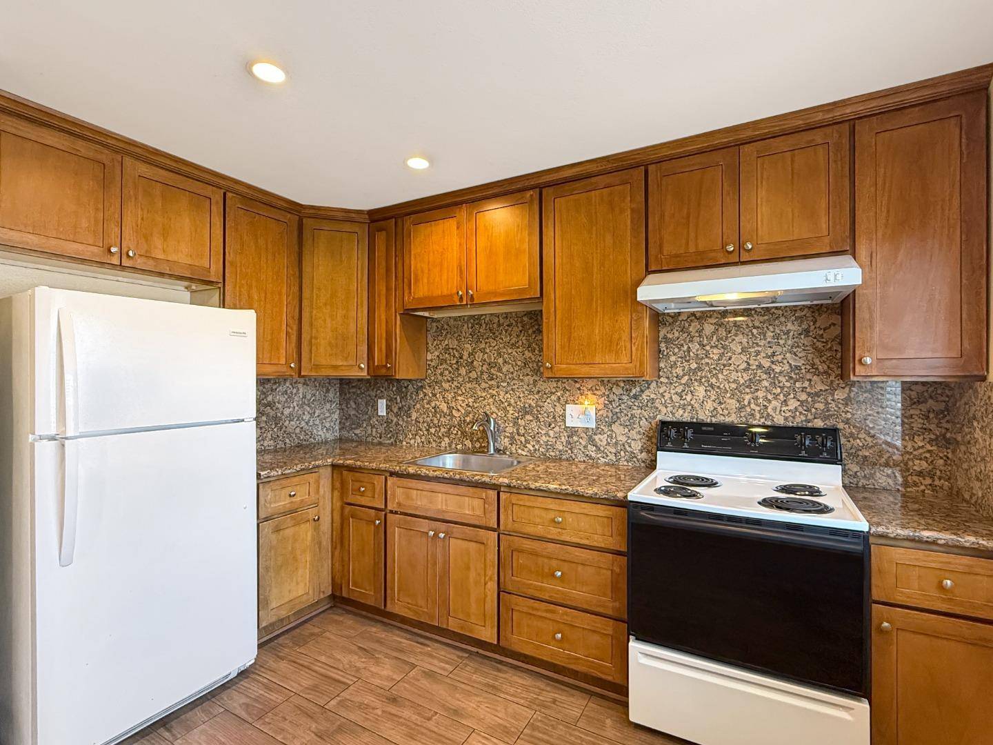 Santa Clara, CA 95050,1890 Scott BLVD 4