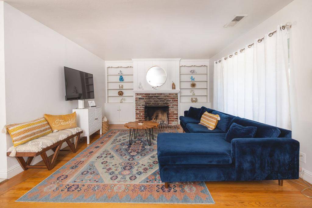 Sacramento, CA 95824,4428 Santa Monica AVE