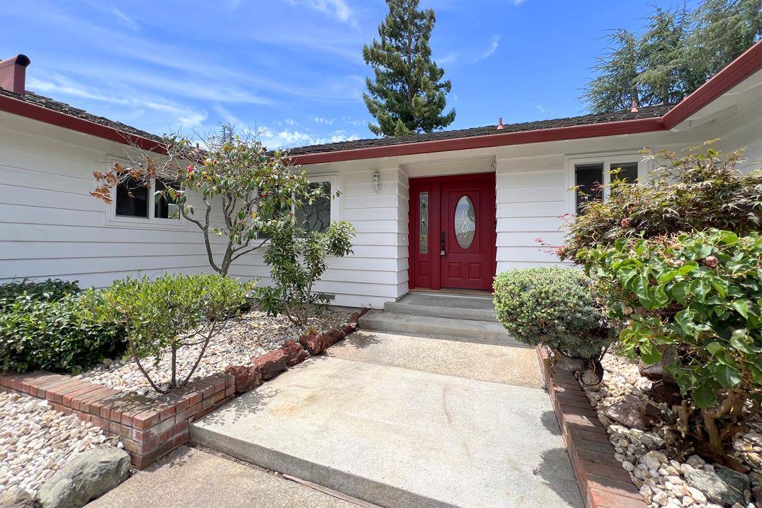 Saratoga, CA 95070,12141 Viewoak DR
