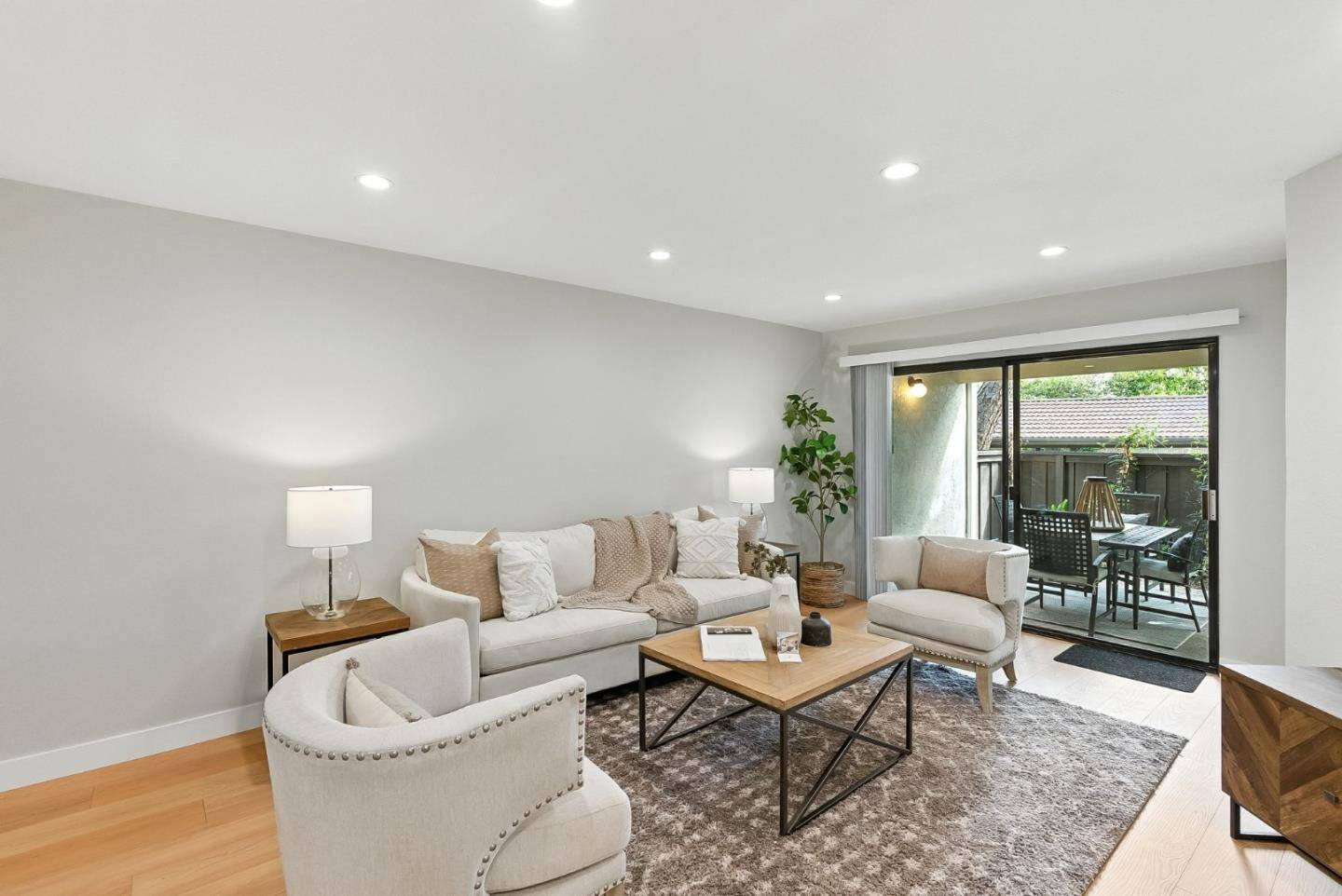 Sunnyvale, CA 94086,999 W Evelyn TER 29