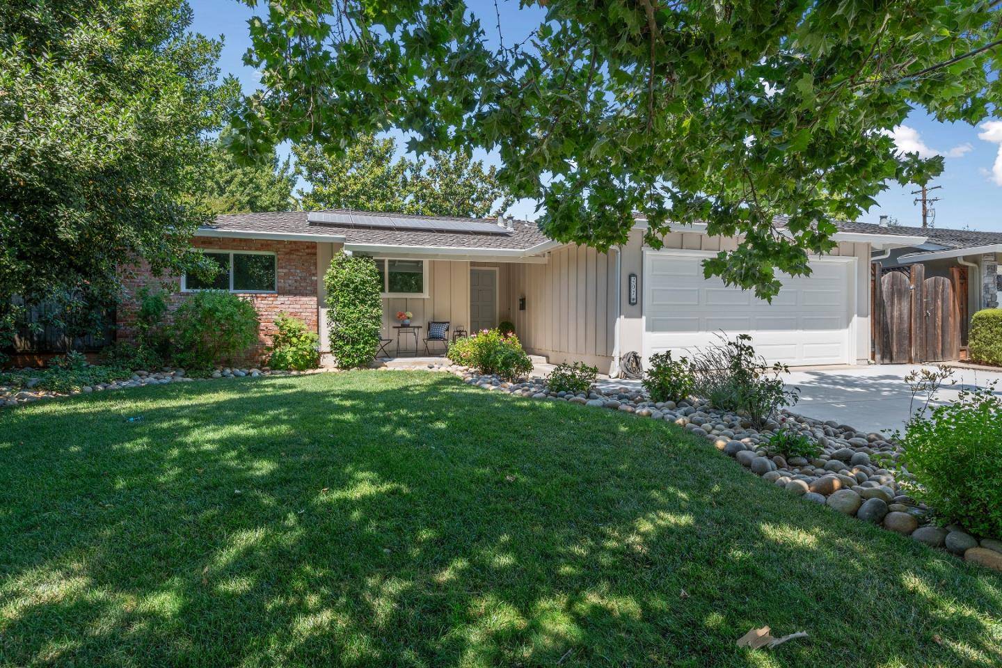 Los Gatos, CA 95032,207 Thomas DR