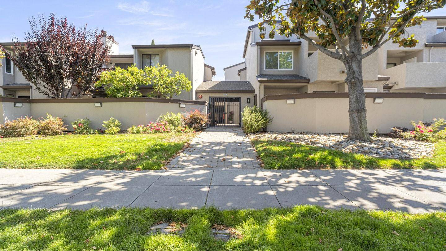 Santa Clara, CA 95050,2201 The Alameda 22