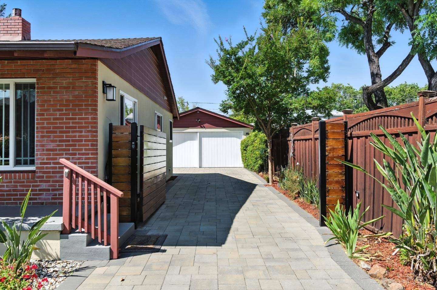 Redwood City, CA 94061,1640 Kentfield AVE
