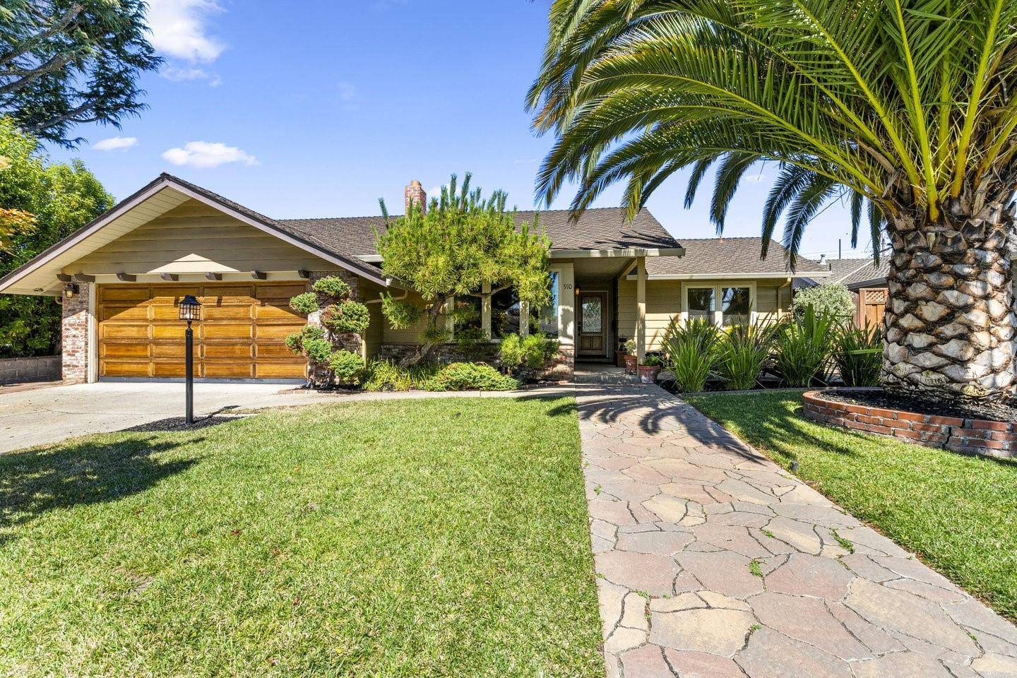 Campbell, CA 95008,910 Monica LN