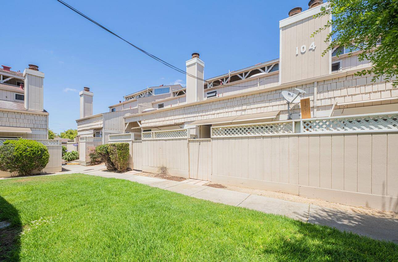 Salinas, CA 93901,104 W Rossi ST 3