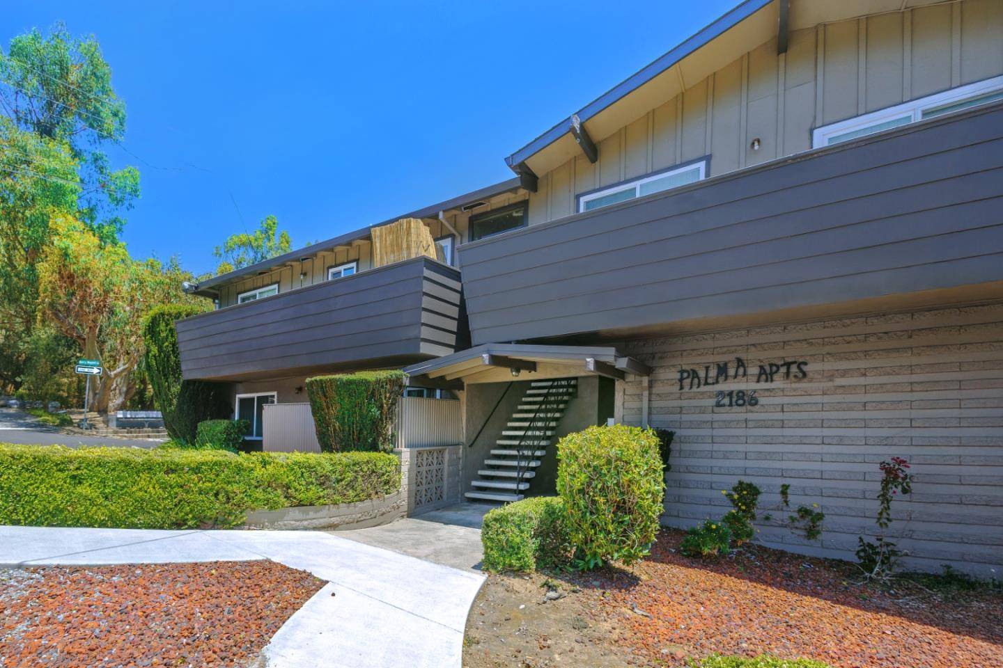 Belmont, CA 94002,2186 Carlmont DR