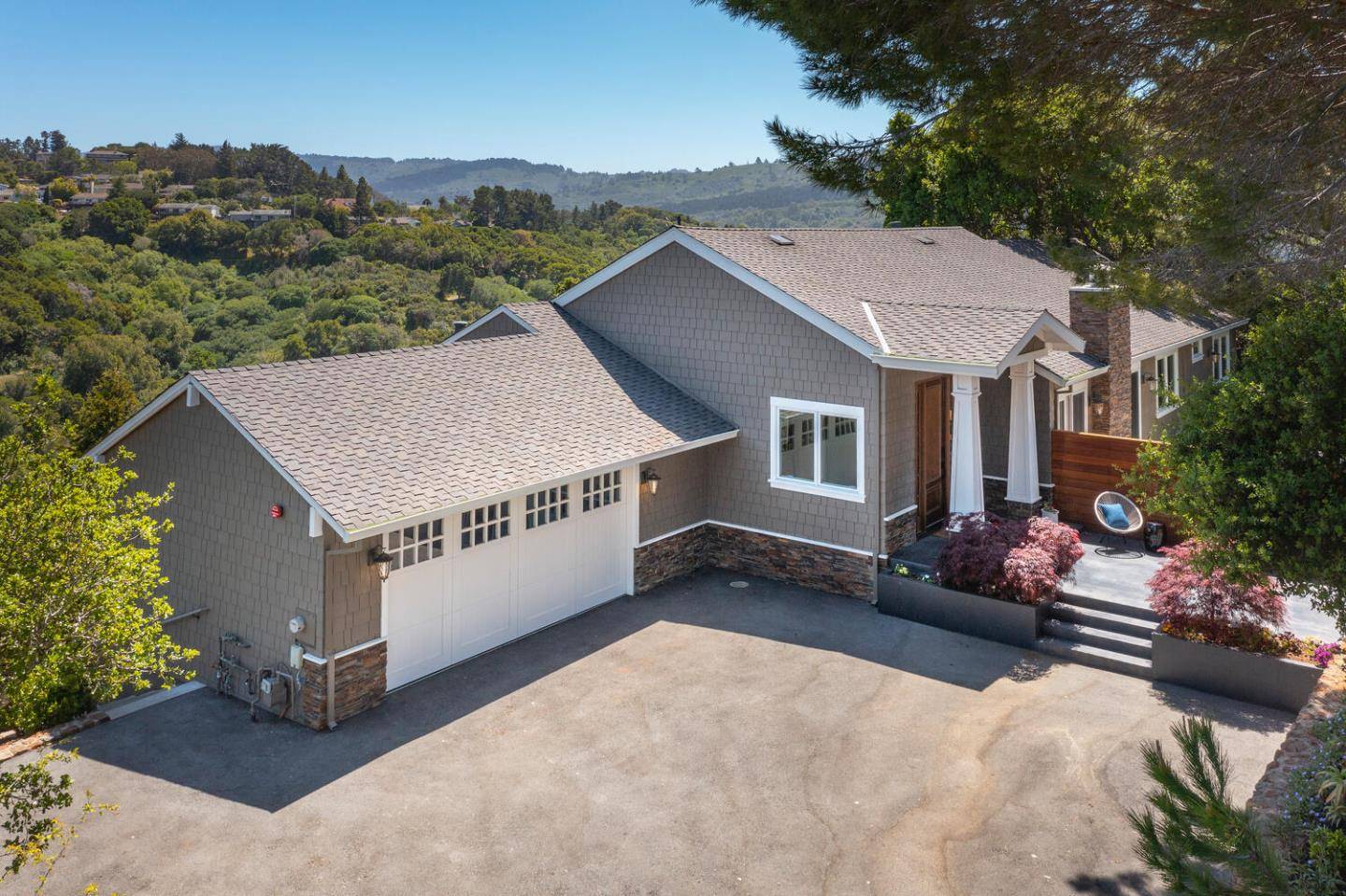 Hillsborough, CA 94010,30 Calaveras CT